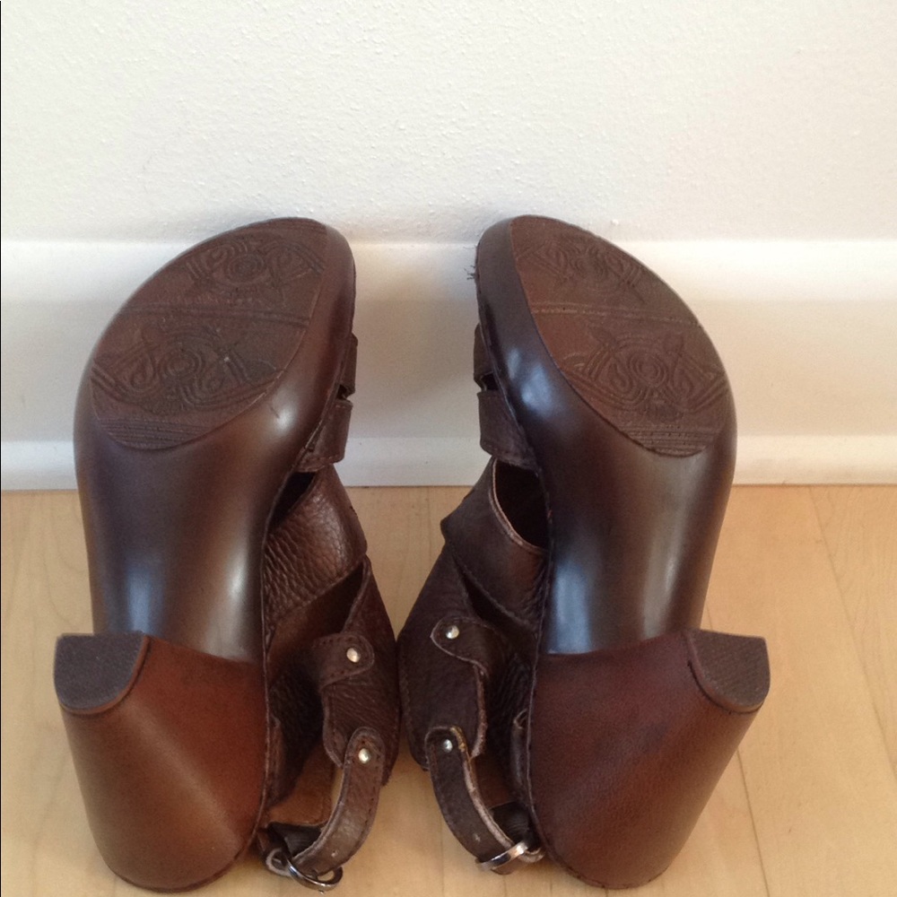 LASSEN STRAPPY SANDALS - Picture 4 of 4